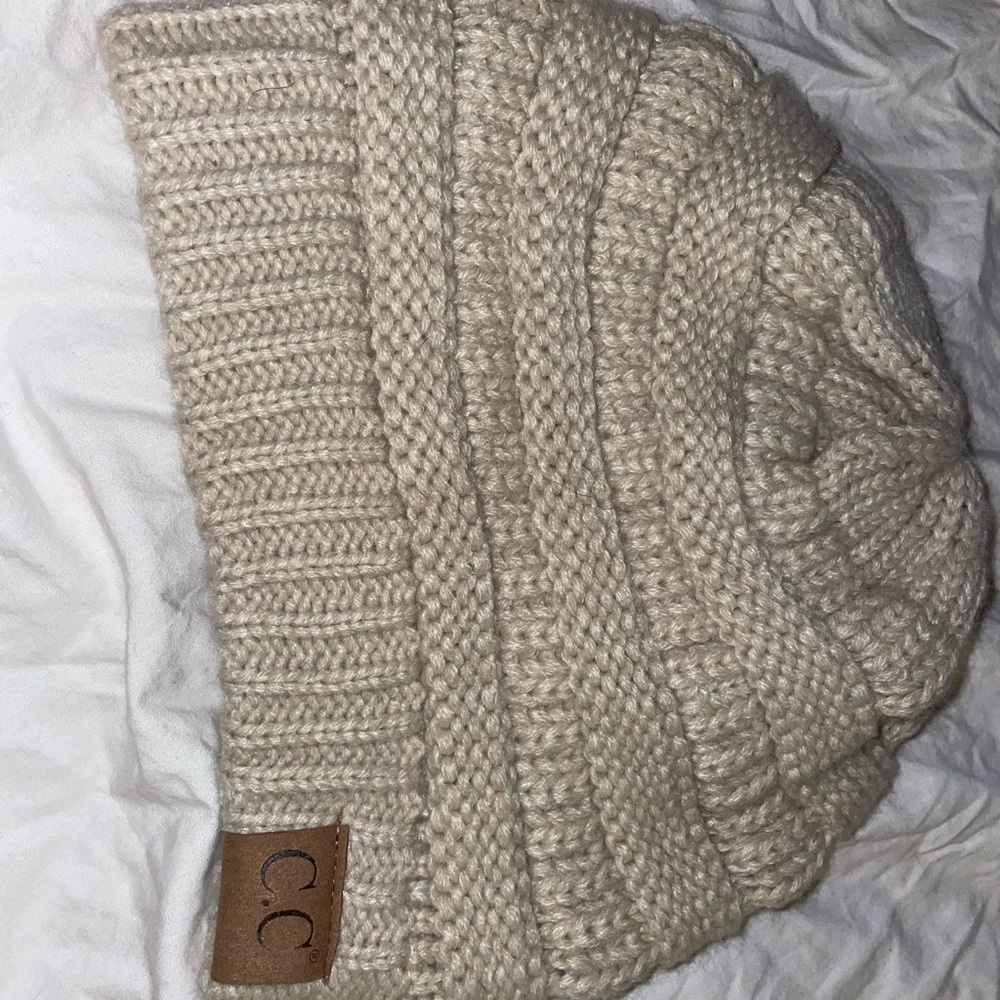 C.C tan brown beanie✨